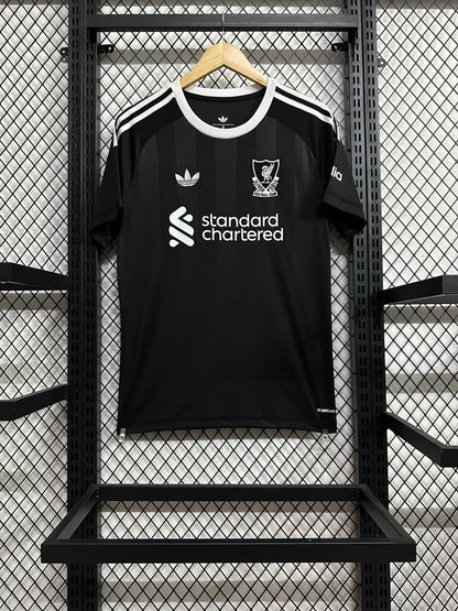 Liverpool Retro Kit – Black & White Edition