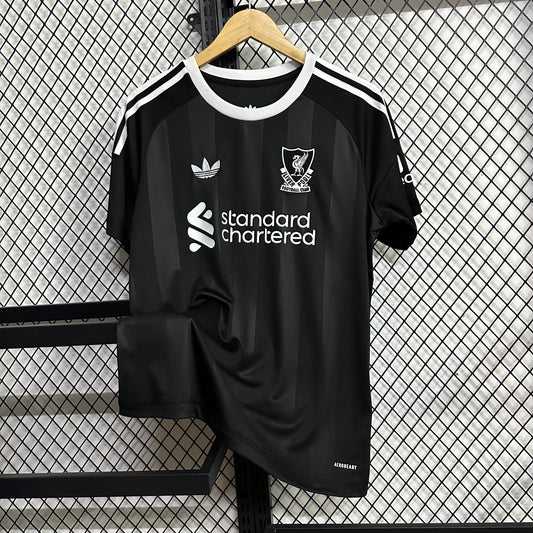 Liverpool Retro Kit – Black & White Edition